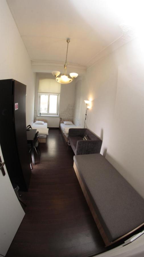 Pit Stop Hostel พอซนาน ภายนอก รูปภาพ